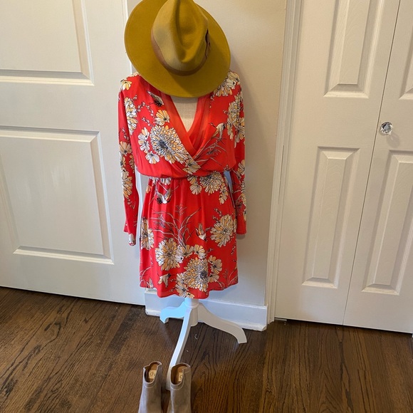 NWT! Express floral dress - Picture 2 of 6